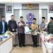 UMSU Resmi Satukan Tata Kelola Ma’had Abu Ubaidah, Rektor Serahkan SK Dosen dan Tendik