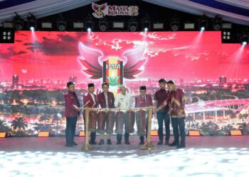 Rektor Bikin Kejutan Bagi-Bagi Laptop dan Tablet di Masta Kolosal UMSU 2026 yang Dihadiri Wagub Sumut