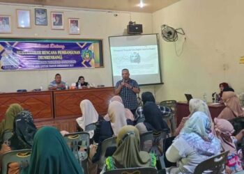 KKN Tematik UMSU Ajak Kaum Ibu Desa Sicanggang Bijak Bermedia Sosial